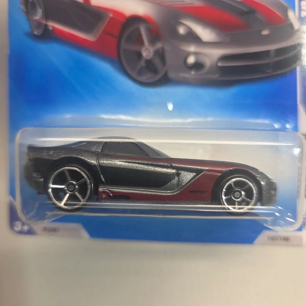 Hot Wheels 2006 Dodge Viper Dream Garage 2009 Grey Red Stripe 147/190 P2467 New